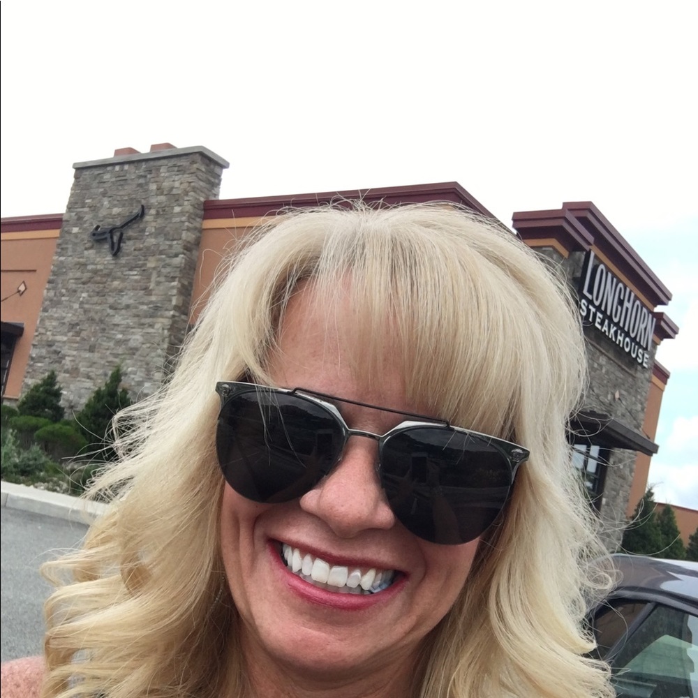 Meet your Posher, Kelly